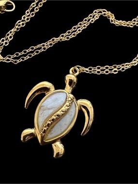 ✨18K Gold Plated SeaTurtle Pendant Necklace with White Shell